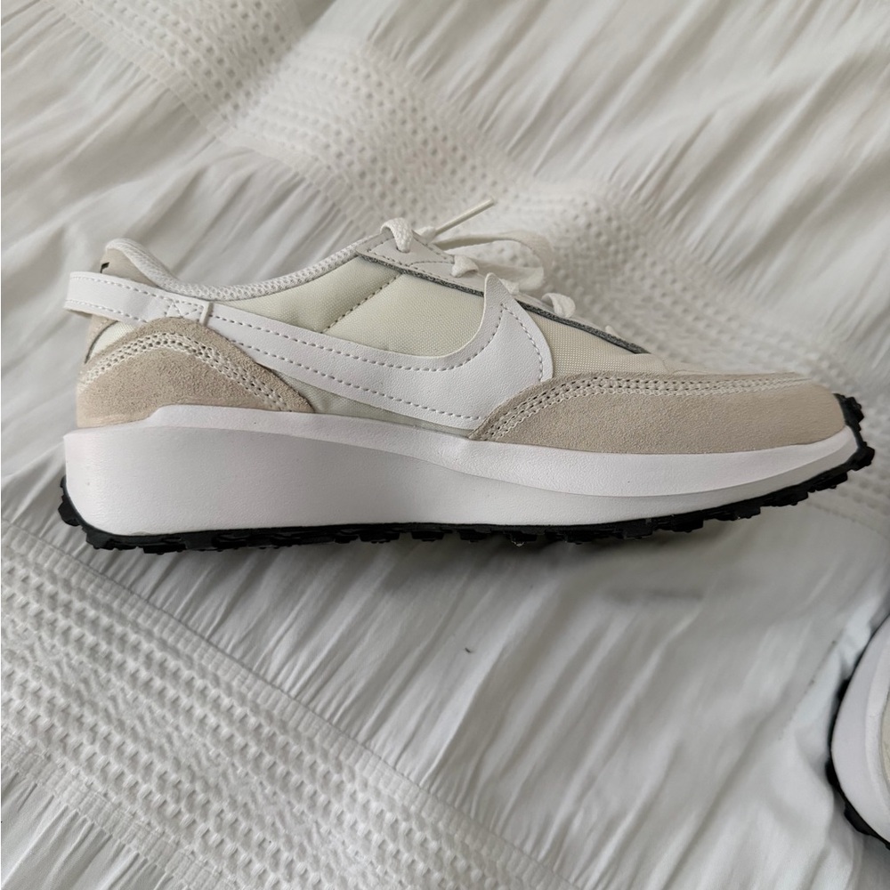 Nike Women's Beige and White Sneakers - Picture 4 of 5